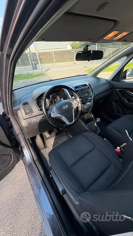 Usata Hyundai ix20 Comfort 90 CV (66 kW) 2016 Grigio Utilitaria
