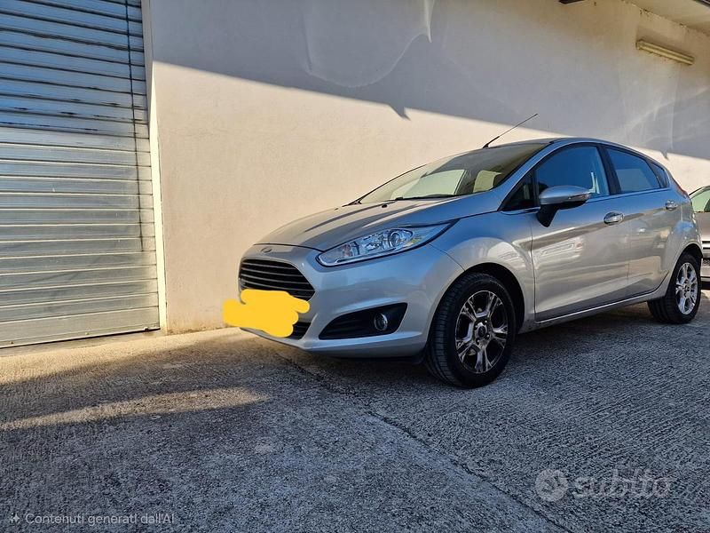 Usata Ford Fiesta 97 CV (71 kW) 2016 Grigio Berlina