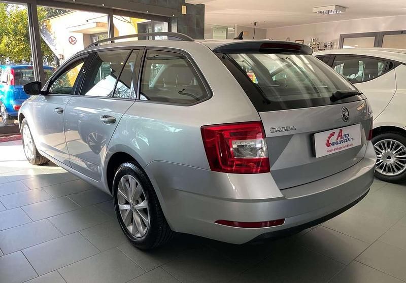 Usata Skoda Octavia Executive 150 CV (110 kW) 2018 Argento Station wagon