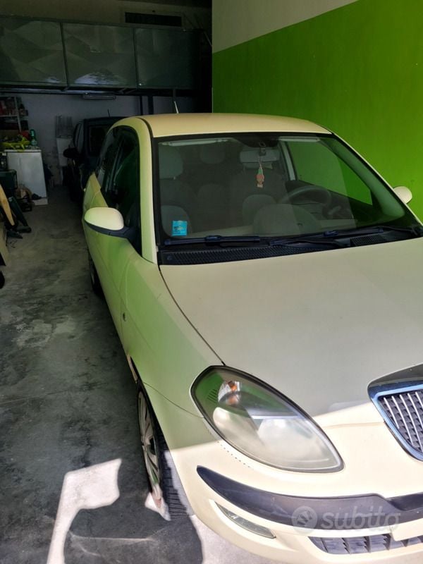 Usata 2004 Lancia Ypsilon Due volumi | 2200 € (Buon prezzo) - Immagine 1/4