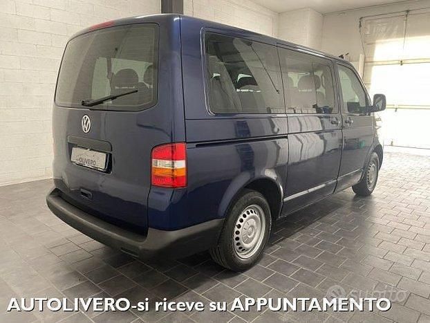 Usata VW Caravelle 104 CV (76 kW) 2004 Furgone