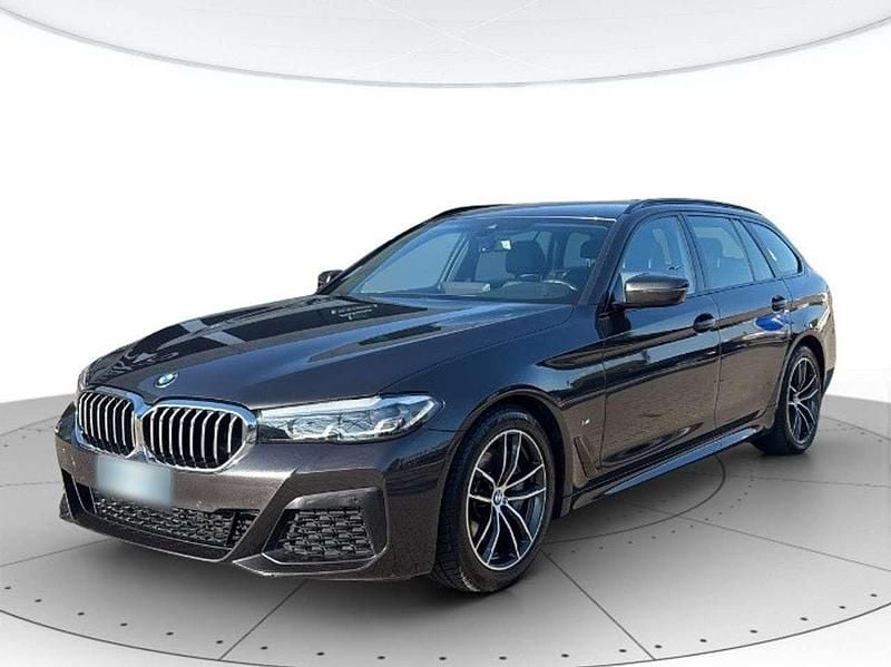 Usata BMW 530 M Sport 249 CV (183 kW) 2022 Grigio scuro metall. Station wagon