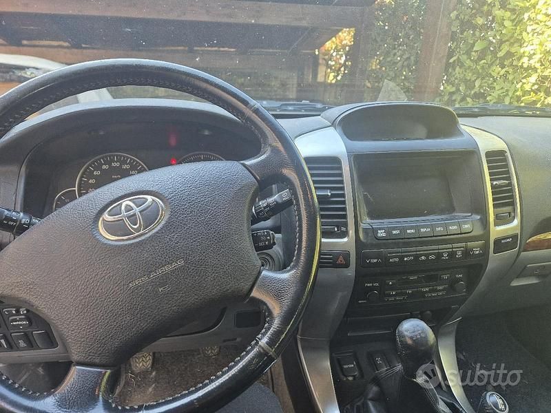 Usata Toyota Land Cruiser 173 CV (127 kW) 2006 Grigio Station wagon