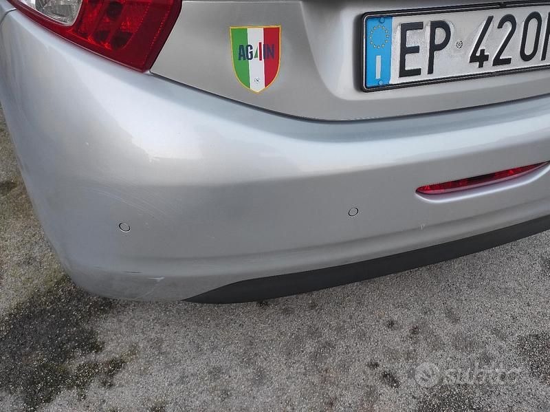 Usata Peugeot 208 82 CV (60 kW) 2013 Grigio Utilitaria