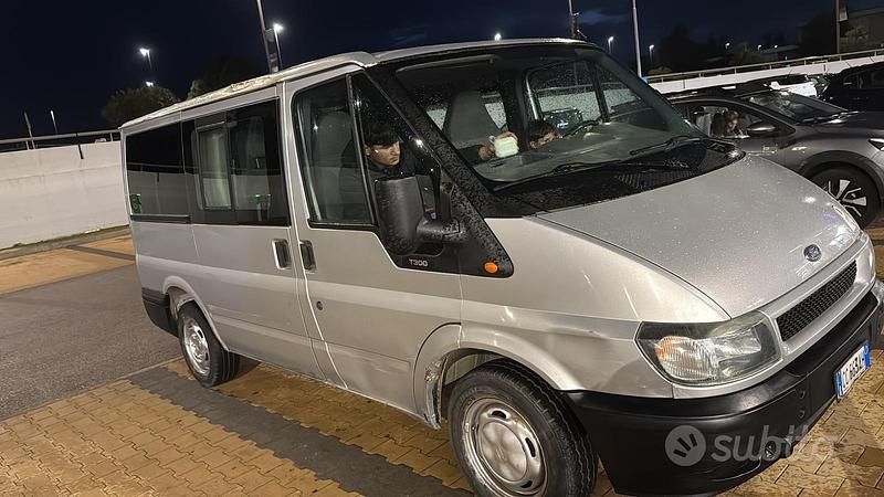 Begagnad Ford Transit 75 HK (55 kW) 2000 Grå Sedan