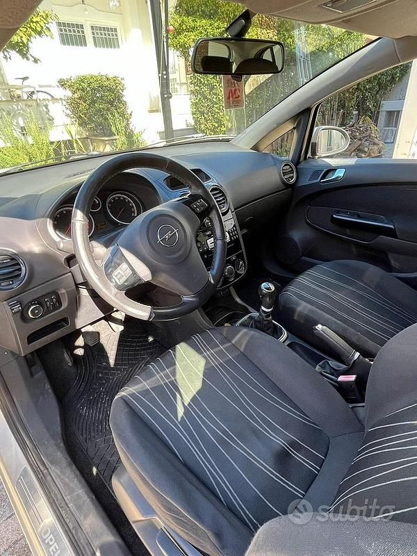 Usata Opel Corsa 80 CV (58 kW) 2010 Utilitaria