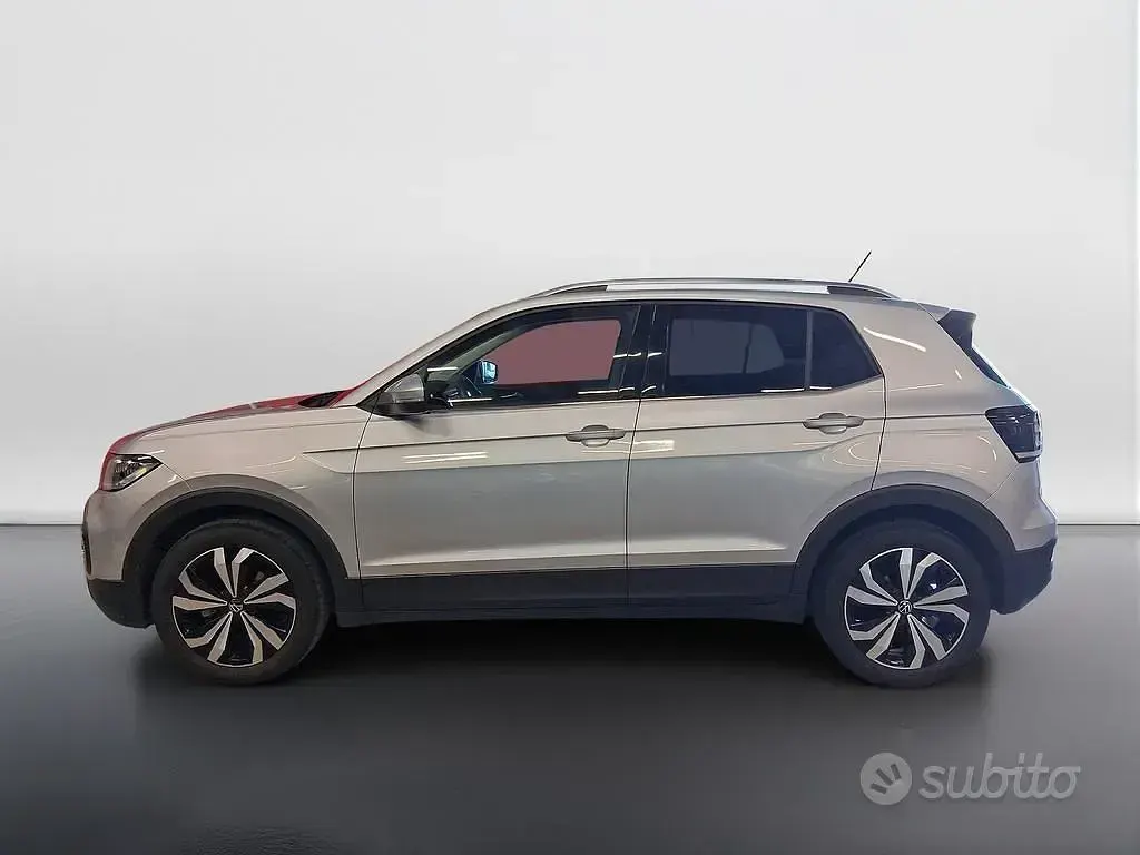 Usata VW T-Cross Advance 110 CV (80 kW) 2023 Reflex silver metallizzato SUV