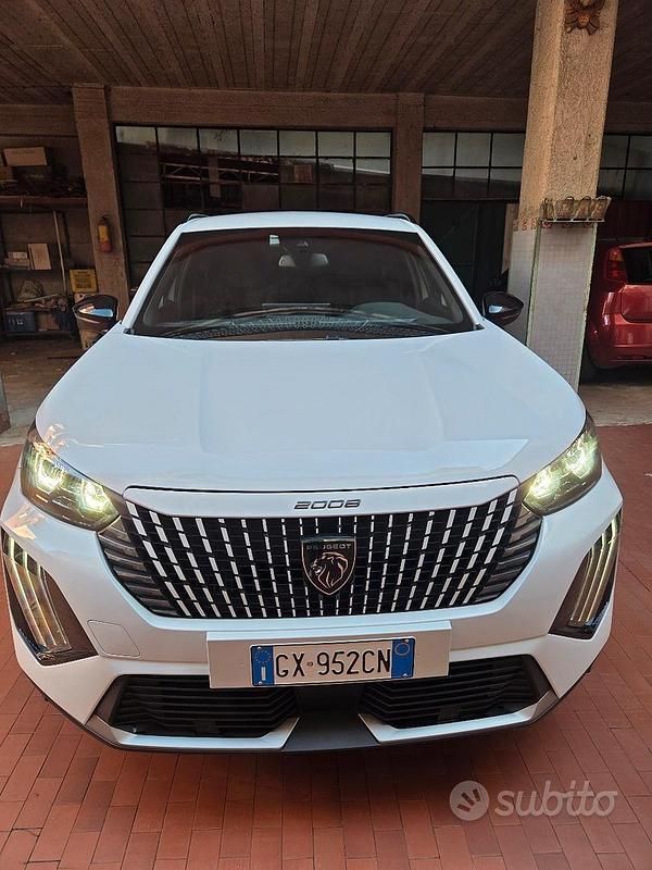 Usata Peugeot 2008 Allure 100 CV (73 kW) 2024 Bianco SUV