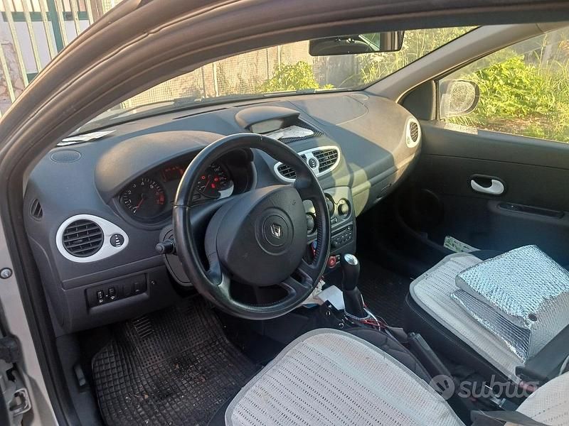 Usata Renault Clio GrandTour 86 CV (63 kW) 2011 Grigio Station wagon