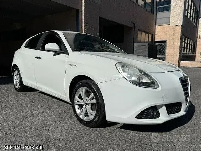Second-hand Alfa Romeo Giulietta Distinctive 105 CP (77 kW) 2011 Alb Hatchback