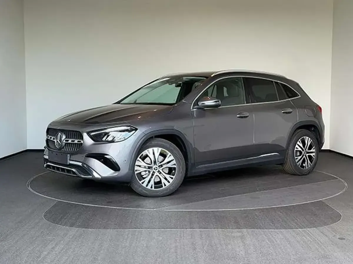 Nuova Mercedes GLA200 150 CV (110 kW) 2025 Grigio SUV