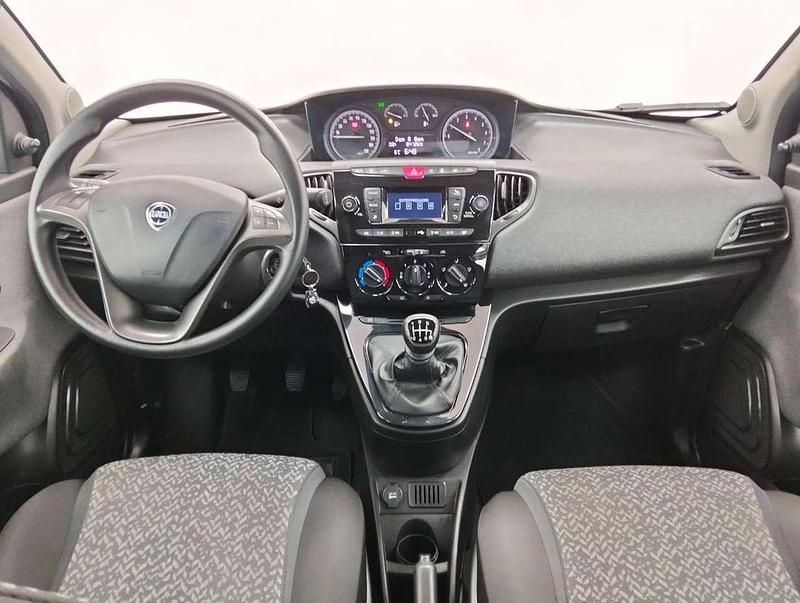 Usata Lancia Ypsilon Silver 69 CV (50 kW) 2020 Rosso Utilitaria