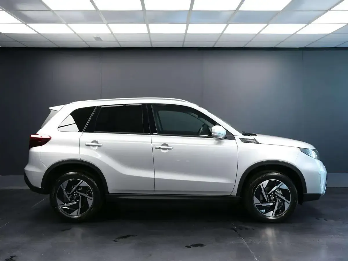 Nuova Suzuki Vitara 110 CV (80 kW) 2026 Argento SUV