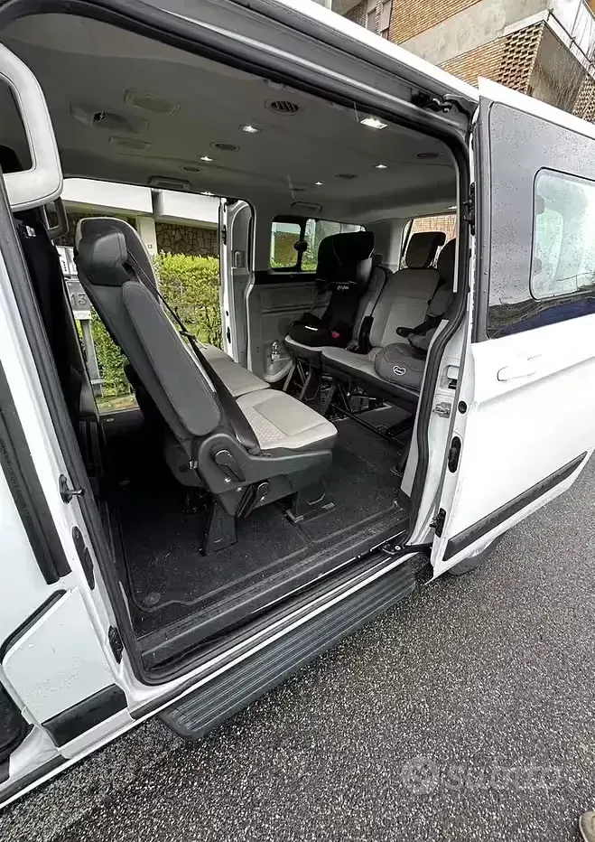 Usata Ford Tourneo 131 CV (96 kW) 2019 Bianco Monovolume