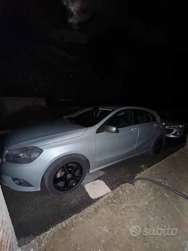 Usata Mercedes A180 109 CV (80 kW) 2015 Grigio Berlina