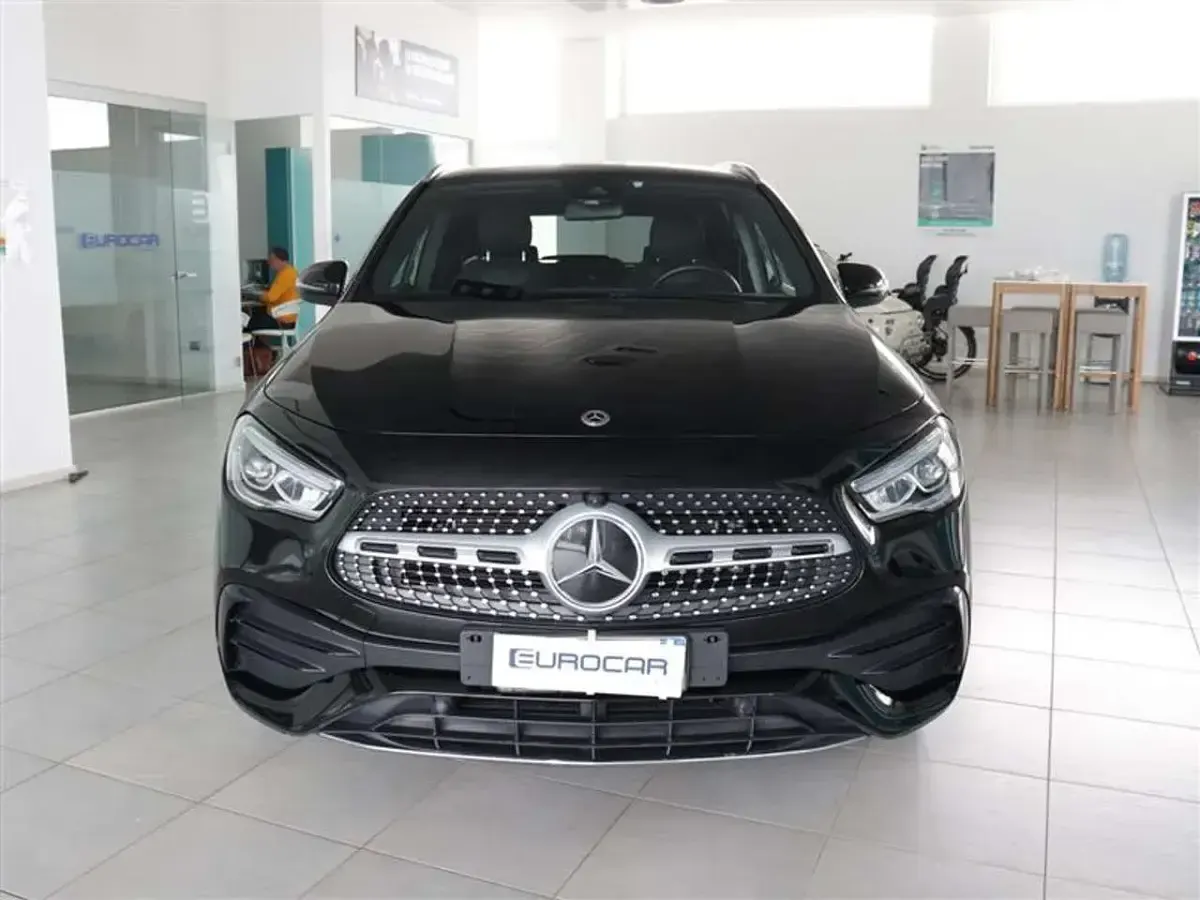 Usata Mercedes GLA250 Premium 160 CV (117 kW) 2022 Nero / black SUV
