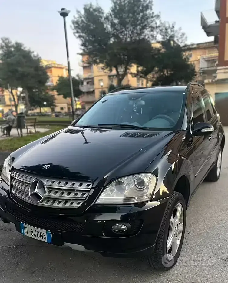 Usata Mercedes ML320 224 CV (164 kW) 2007 Nero SUV
