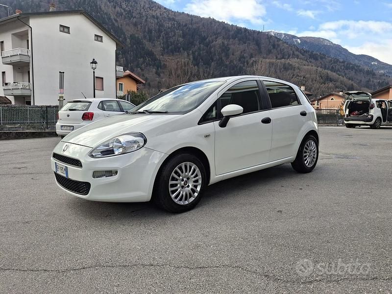 Usata Fiat Grande Punto 75 CV (55 kW) 2012 Utilitaria