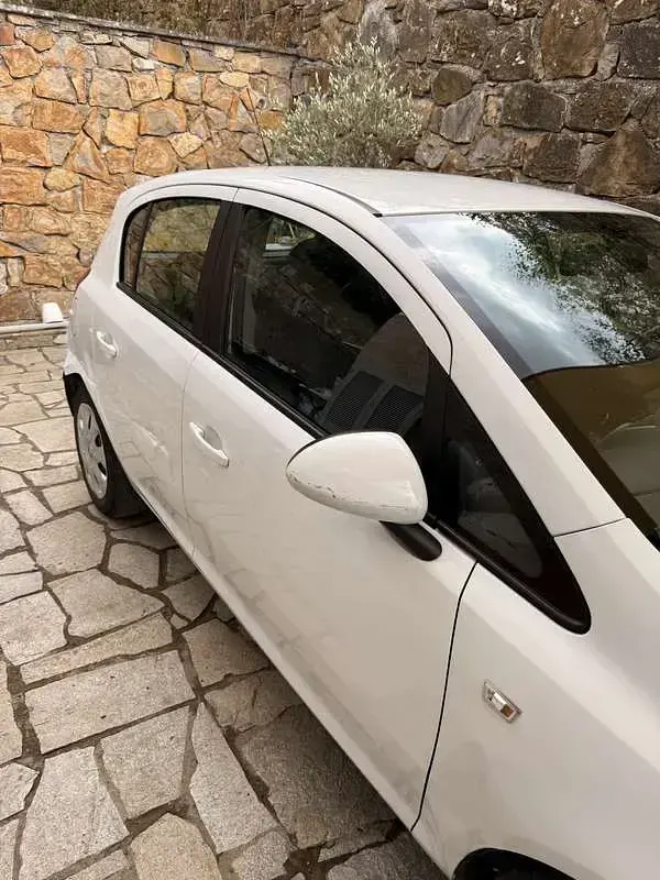 Usata Opel Corsa Edition 75 CV (55 kW) 2011 Utilitaria