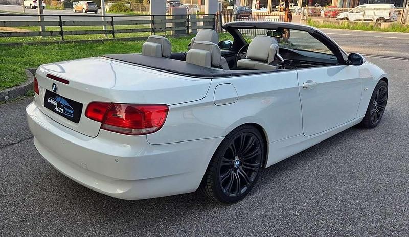 Begagnad BMW 325 Cabriolet 197 HK (144 kW) 2008 Vit Cab
