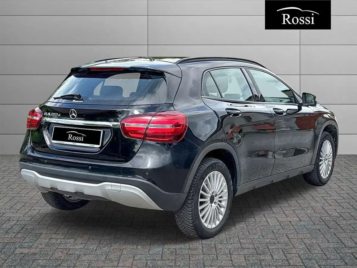 Usata Mercedes GLA200 136 CV (100 kW) 2019 Nero SUV