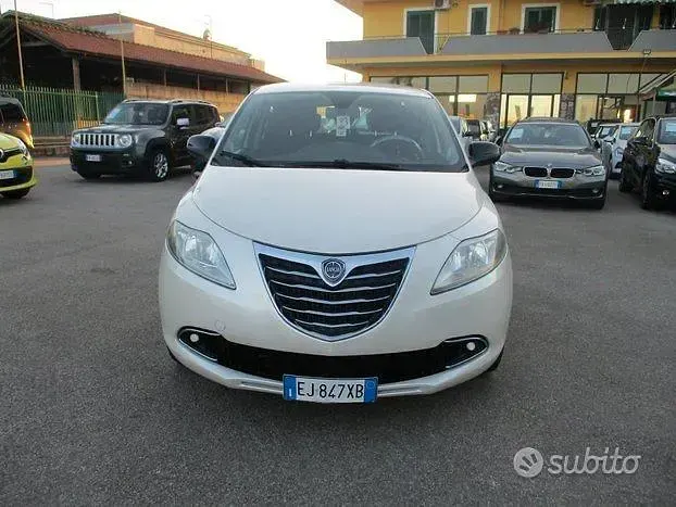 Usata Lancia Ypsilon Gold 75 CV (55 kW) 2011 Bianco Utilitaria