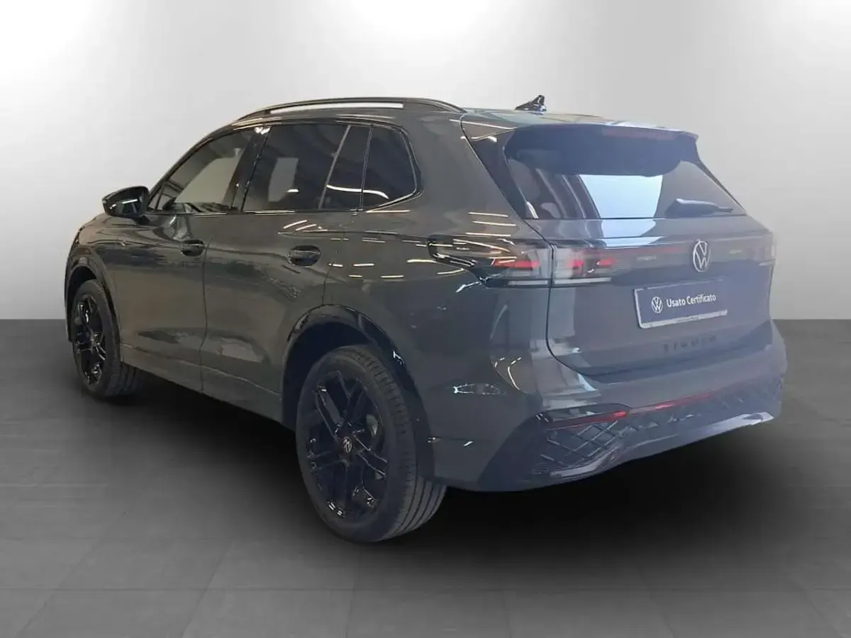 Usata VW Tiguan Allspace R-line 193 CV (141 kW) 2025 Dolphin grey metallizzato SUV