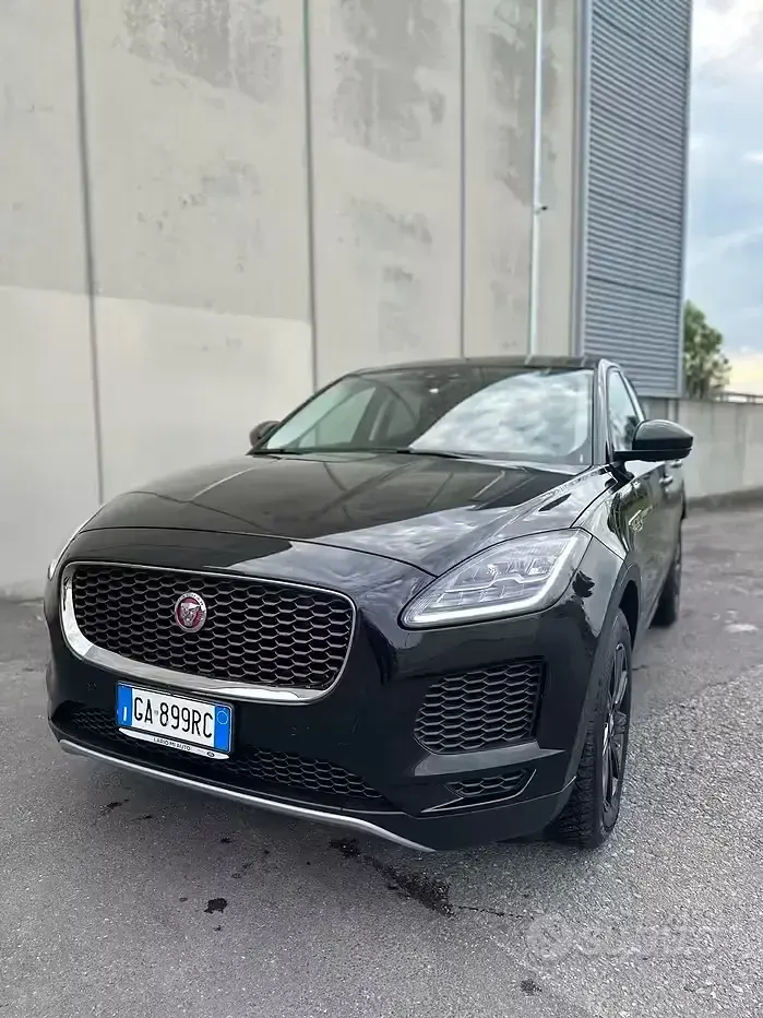 Begagnad Jaguar E-Pace R-Dynamic 150 HK (110 kW) 2020 Svart SUV