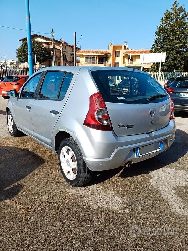 Usata Dacia Sandero 75 CV (55 kW) 2010 Grigio Berlina
