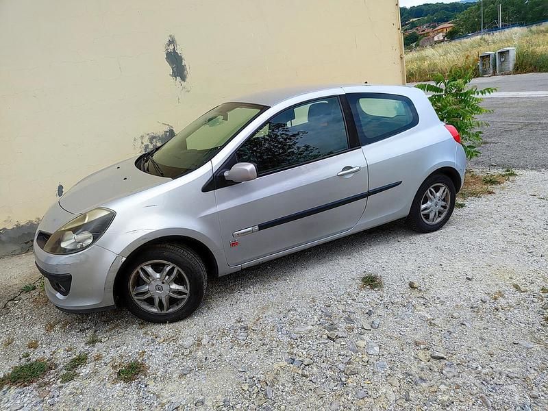 Usata Renault Clio II 98 CV (72 kW) 2006 Grigio Utilitaria