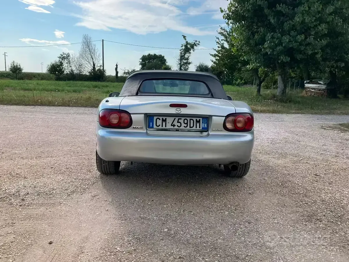 Usata Mazda MX5 110 CV (80 kW) 2004 Grigio Cabrio