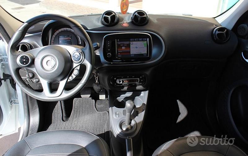 Usata Smart ForFour Passion 90 CV (66 kW) 2017 Bianco Utilitaria