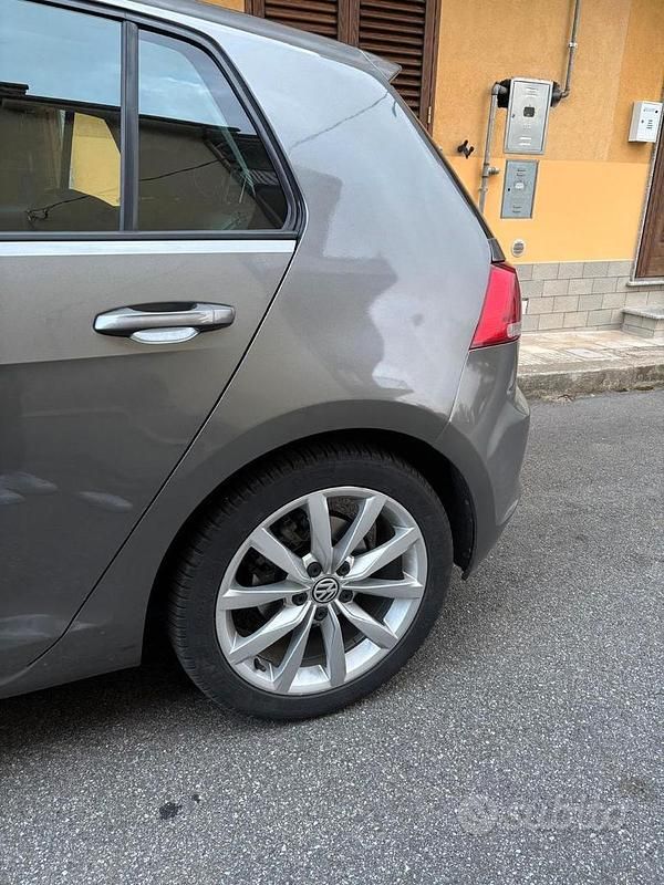 Usata VW Golf VII Highline 110 CV (80 kW) 2013 Grigio Berlina