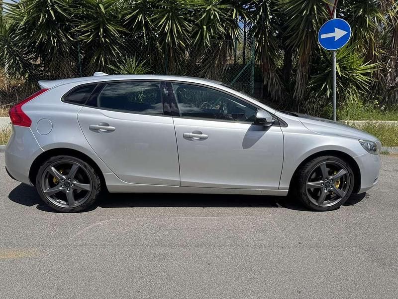 Usata Volvo V40 Momentum 150 CV (110 kW) 2015 Berlina