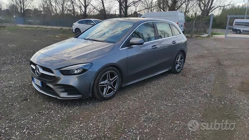 Usata Mercedes B180 Premium 116 CV (85 kW) 2022 Grigio Monovolume