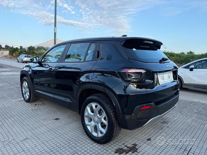 Käytetty Jeep Avenger Longitude 101 HP (74 kW) 2024 Musta Katumaasturi