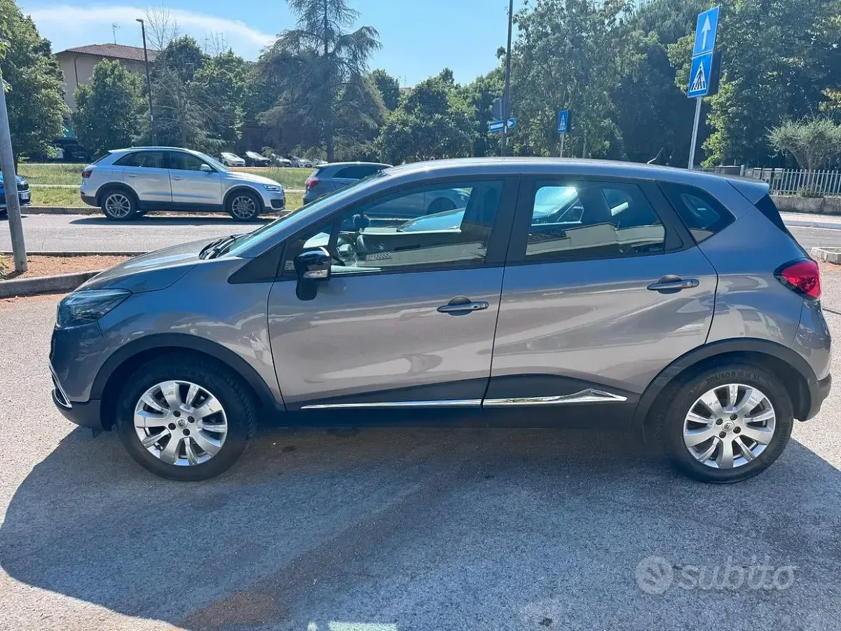 Usata Renault Captur 90 CV (66 kW) 2015 Grigio SUV