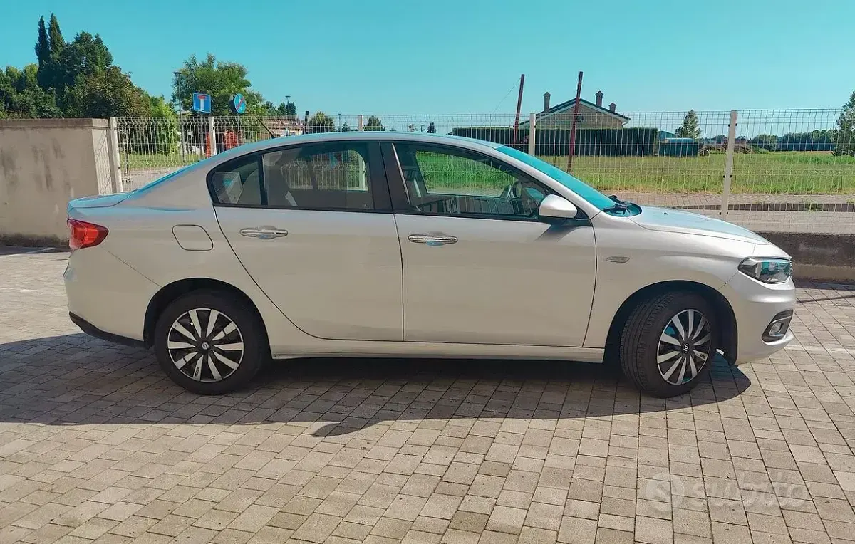 Usata Fiat Tipo Easy 95 CV (69 kW) 2018 Grigio Berlina