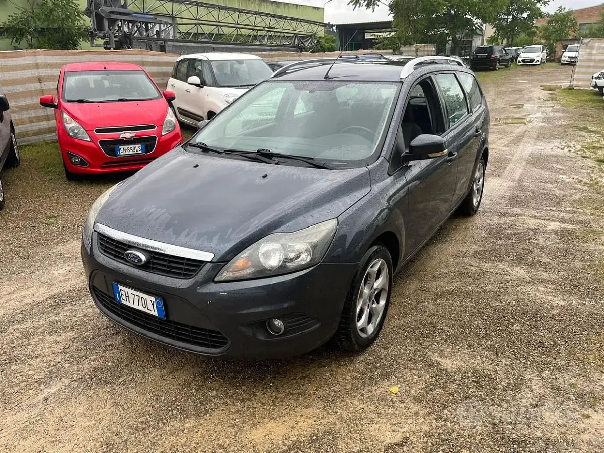 Usata Ford Focus 109 CV (80 kW) 2011 Blu Berlina