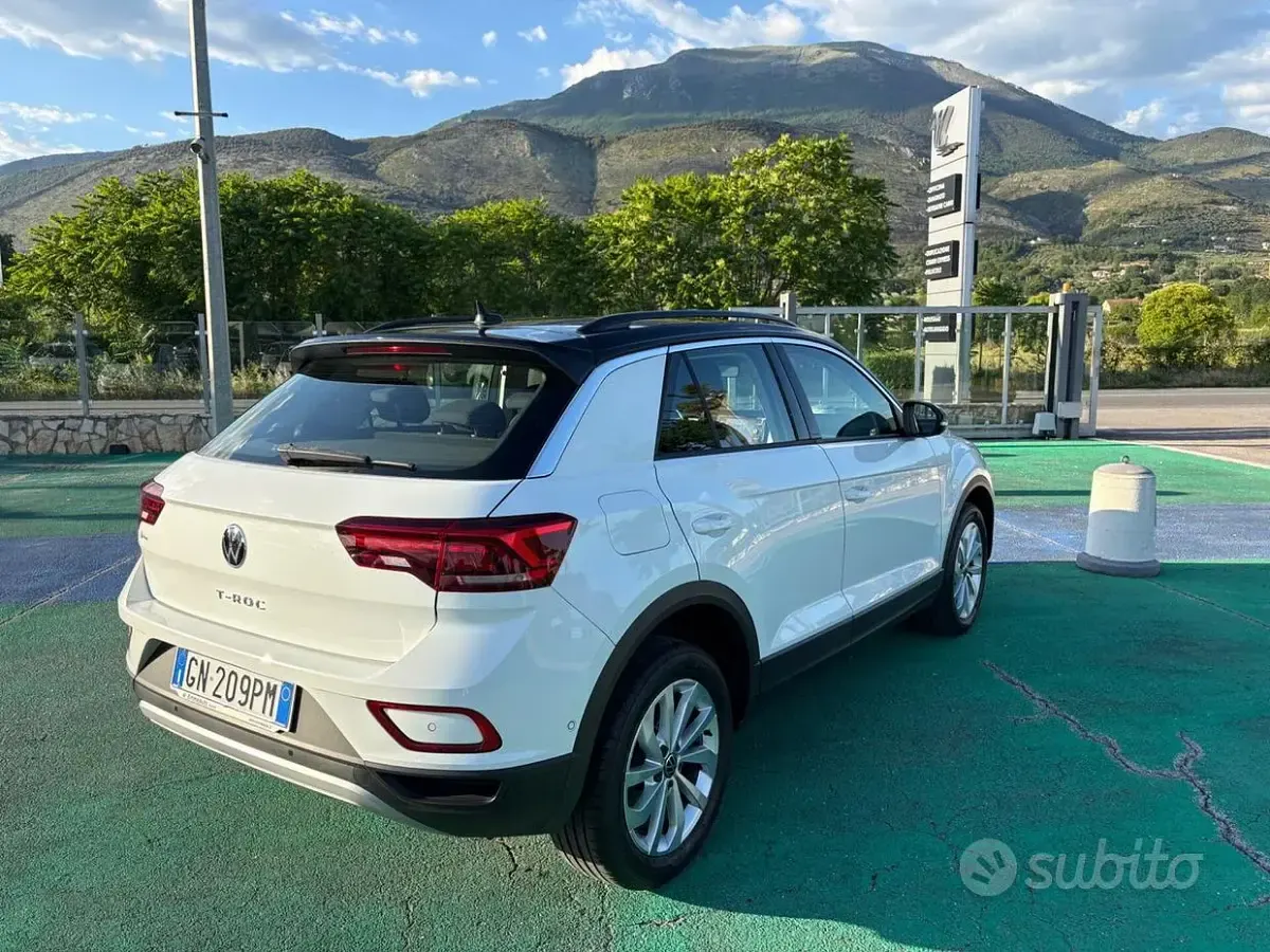 Usata VW T-Roc R-line 116 CV (85 kW) 2023 Bianco SUV