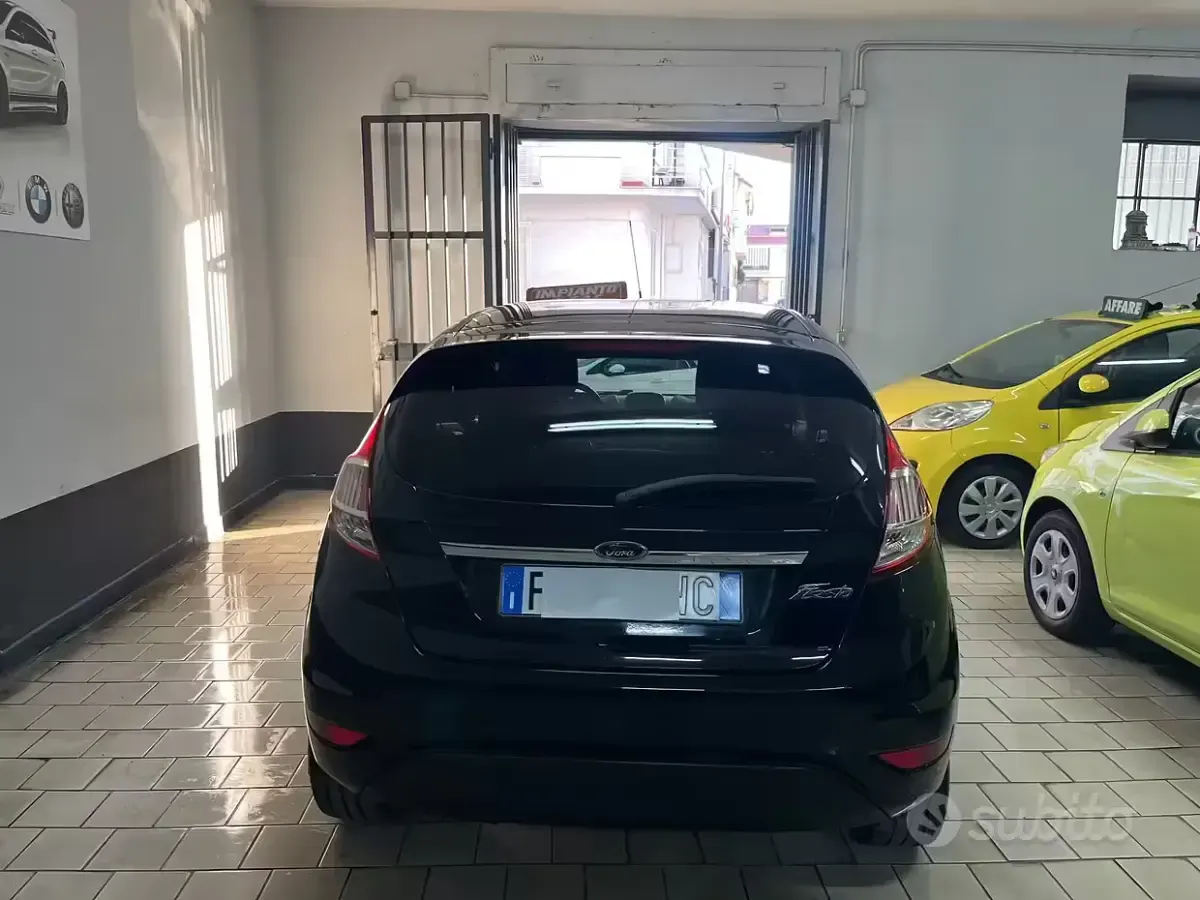 Gebraucht Ford Fiesta Titanium 95 PS (69 kW) 2016 Schwarz Kleinwagen