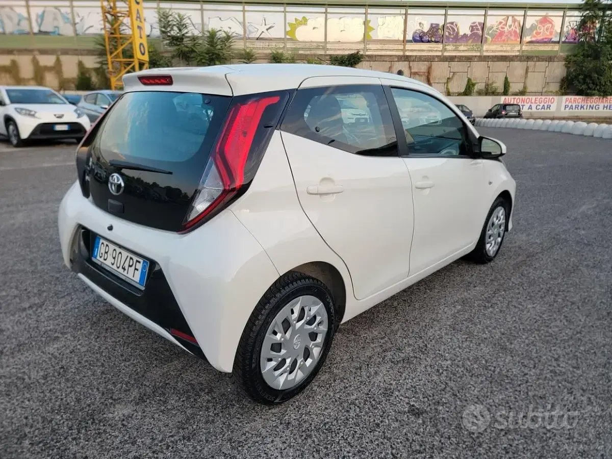 Usata Toyota Aygo Connect Style 72 CV (52 kW) 2020 Bianco Utilitaria
