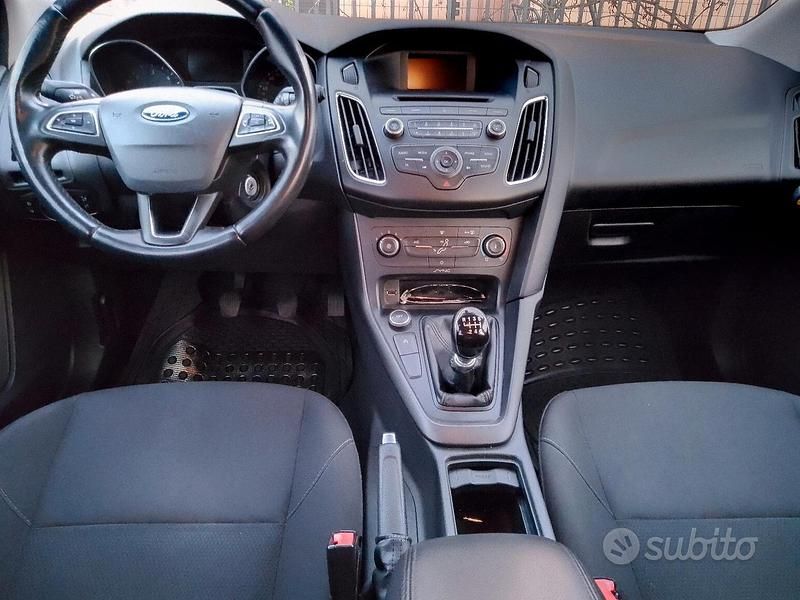 Usata Ford Focus 120 CV (88 kW) 2015 Grigio Station wagon