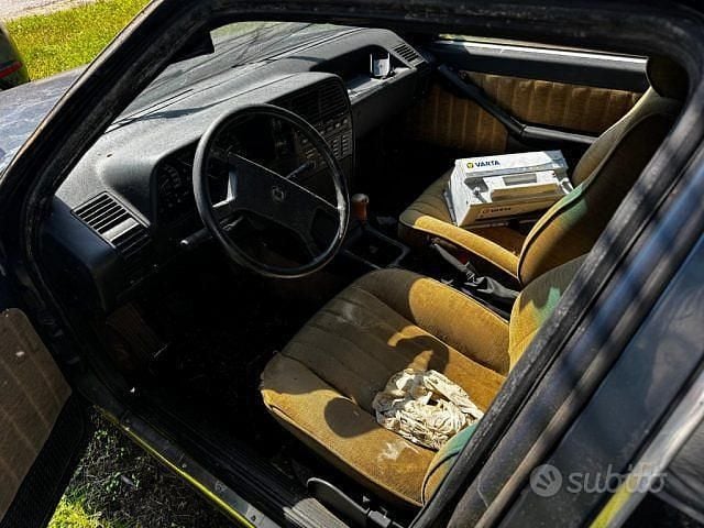 Usata Lancia Thema 166 CV (122 kW) 1986 Grigio(met.) Berlina