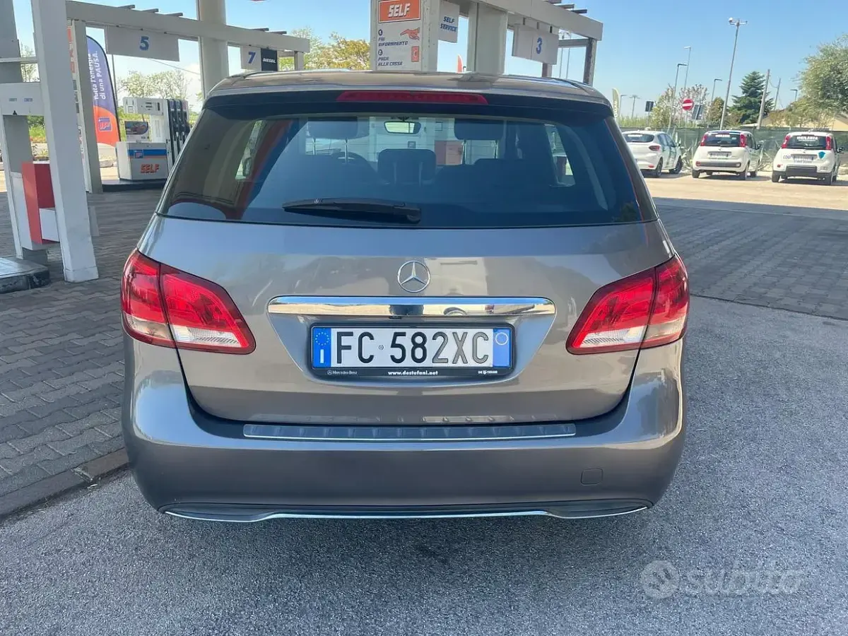 Begagnad Mercedes B160 Executive 90 HK (66 kW) 2016 Grå Minibuss