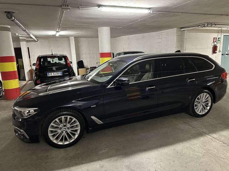 Usata BMW 520 Luxury Line 190 CV (139 kW) 2018 Blu/azzurro Station wagon