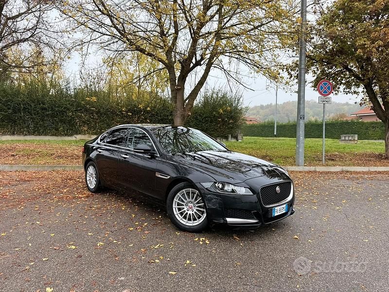 Usata Jaguar XF 180 CV (132 kW) 2018 Nero Berlina