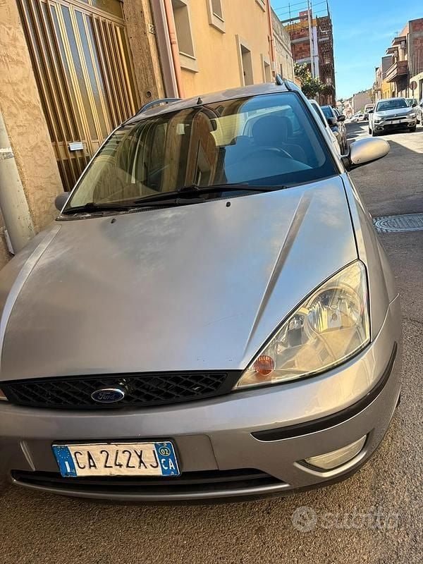 Usata Ford Focus 115 CV (84 kW) 2002 Grigio Berlina