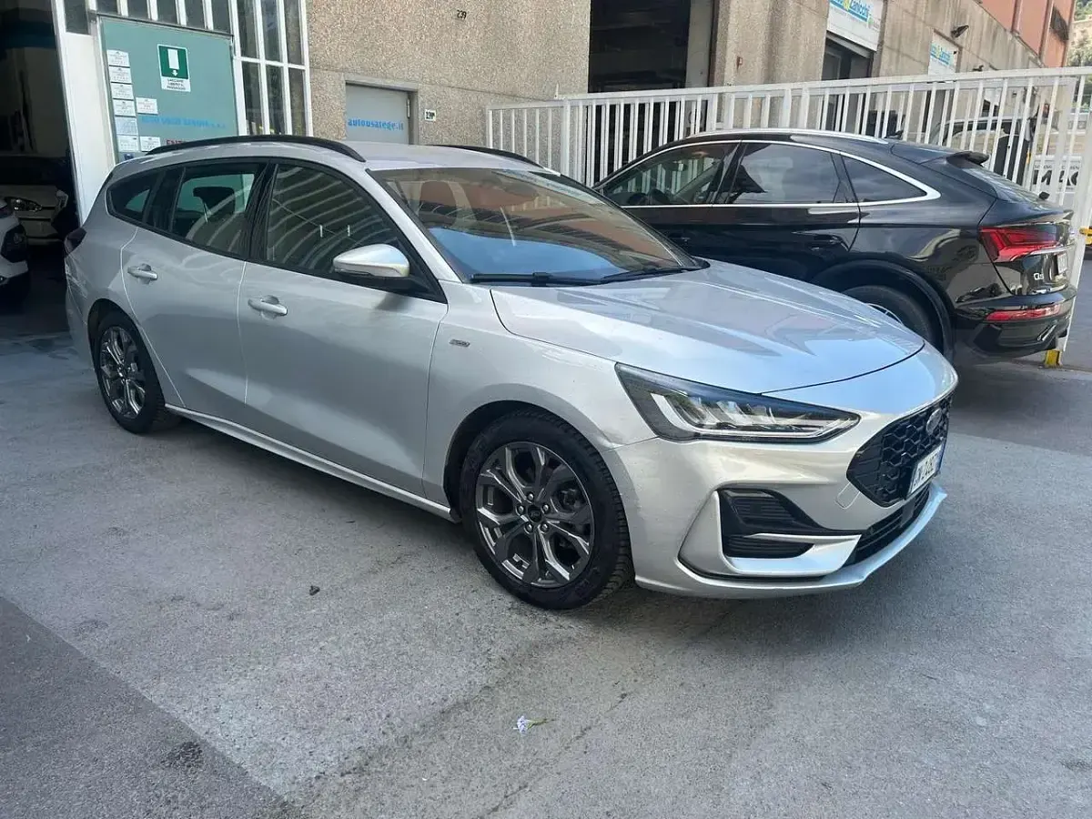 Usata Ford Focus ST-Line 155 CV (114 kW) 2023 Argento Station wagon