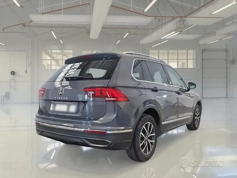 Usata VW Tiguan Life 149 CV (109 kW) 2022 Grigio SUV